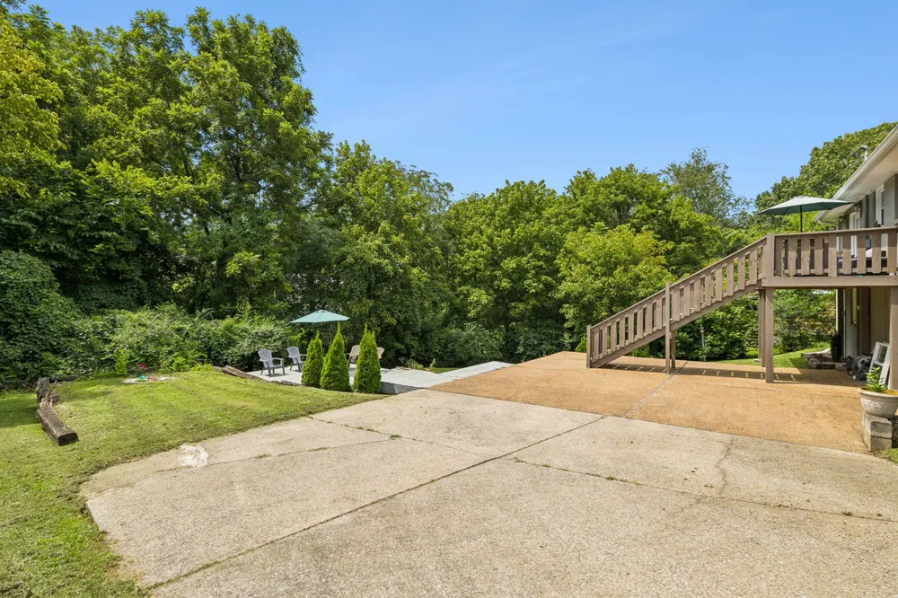 1109 Taylor Town Rd White Bluff, TN 37187