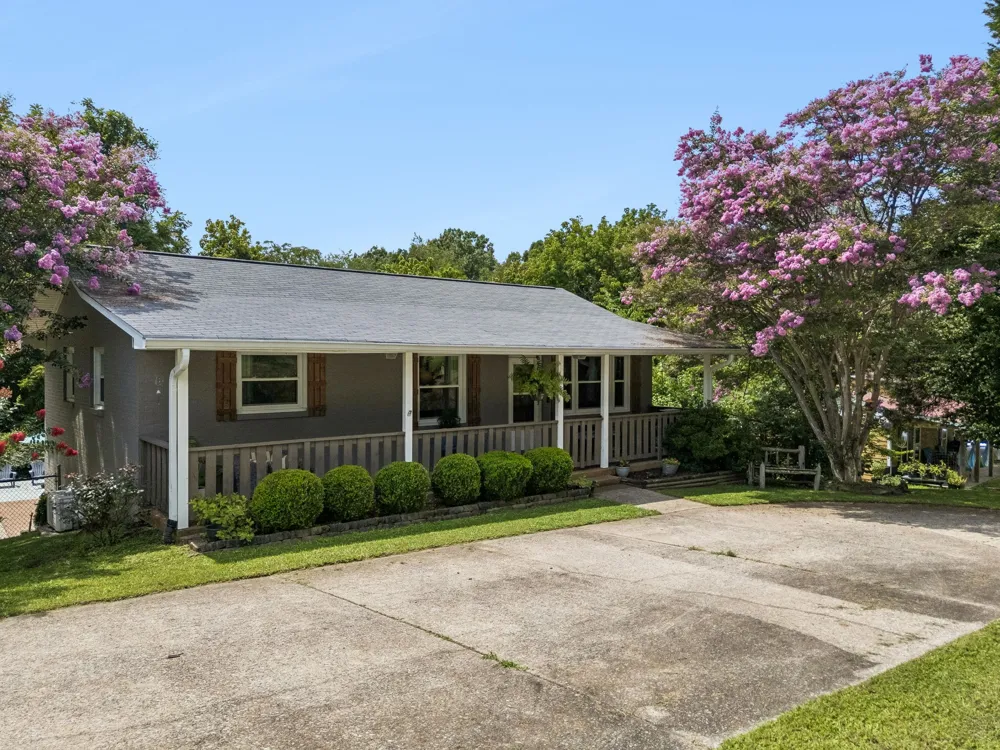 1109 Taylor Town Rd White Bluff, TN 37187