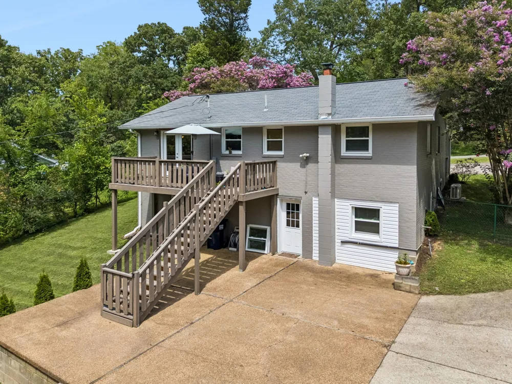 1109 Taylor Town Rd White Bluff, TN 37187