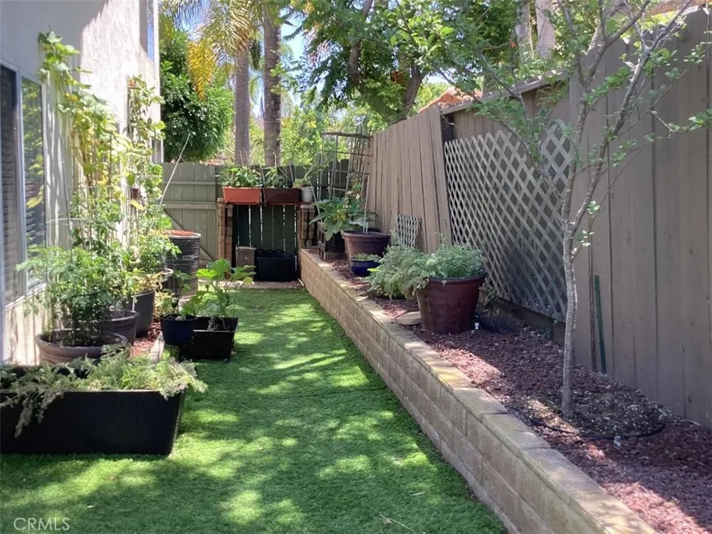 12568 Rideabout Court San Diego, CA 92129