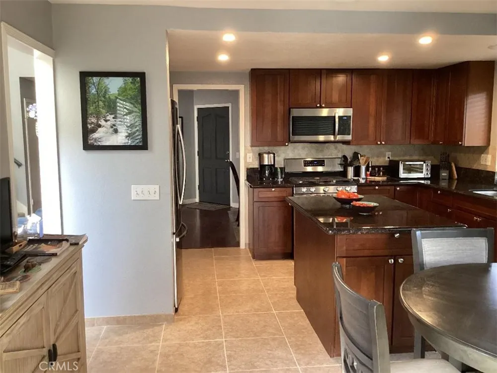 12568 Rideabout Court San Diego, CA 92129