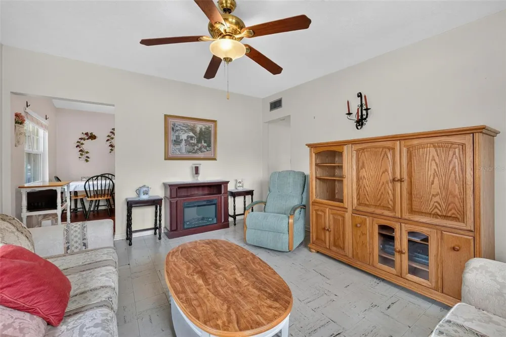 2514 DRAKE DRIVE Orlando, FL 32810