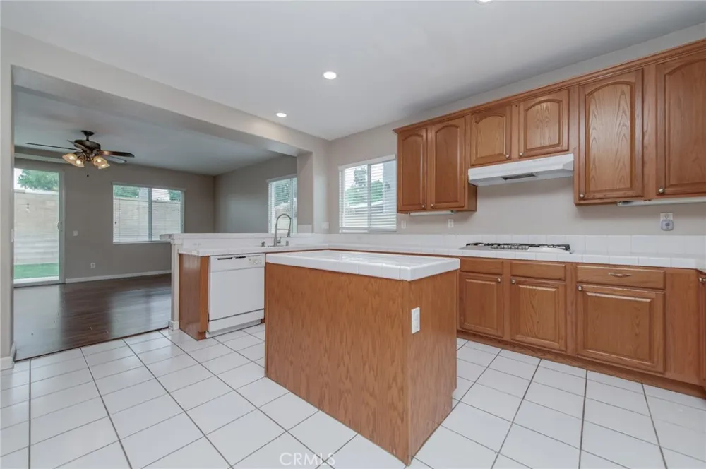 6535 Caxton Eastvale, CA 91752