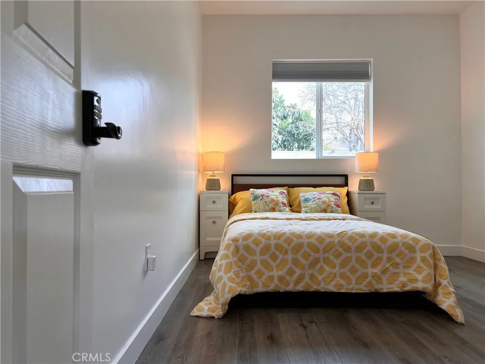 1011 W 20th Los Angeles, CA 90007