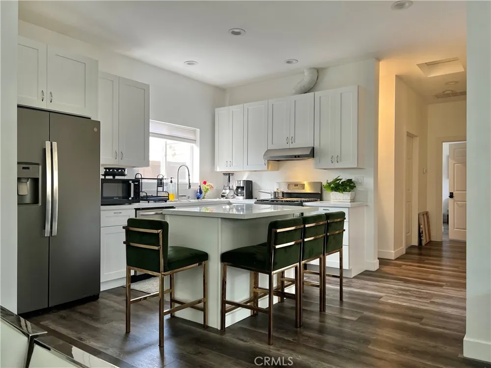 1011 W 20th Los Angeles, CA 90007