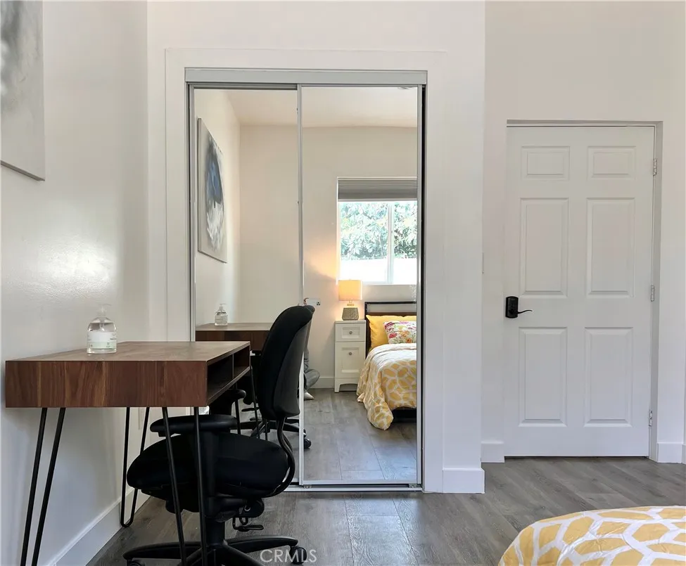 1011 W 20th Los Angeles, CA 90007