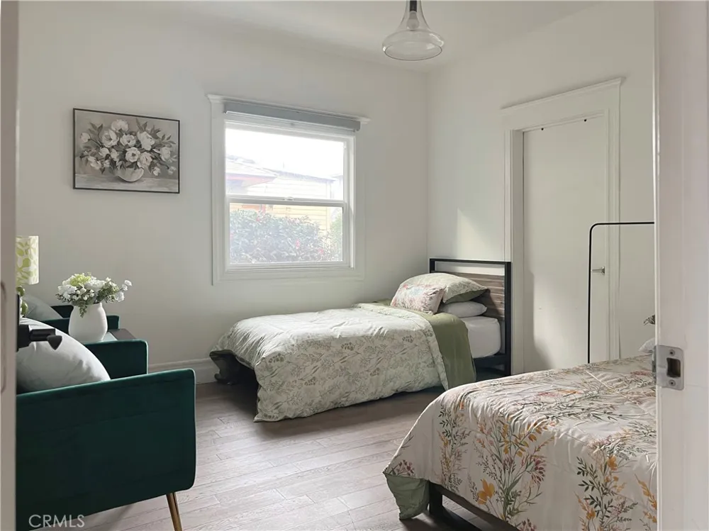 1011 W 20th Los Angeles, CA 90007