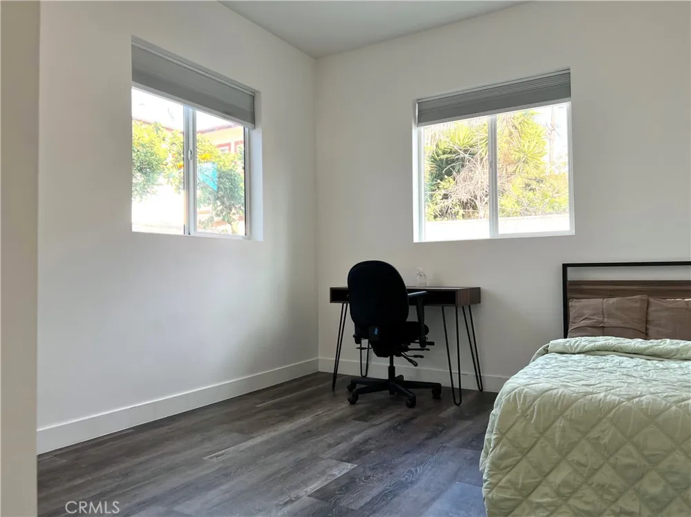 1011 W 20th Los Angeles, CA 90007