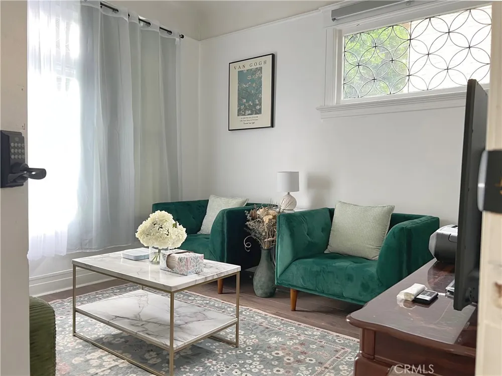 1011 W 20th Los Angeles, CA 90007