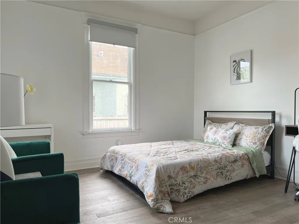 1011 W 20th Los Angeles, CA 90007