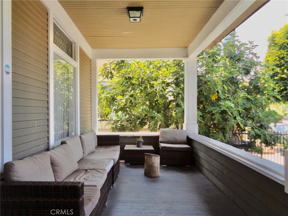 1011 W 20th Los Angeles, CA 90007