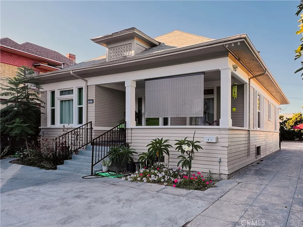 1011 W 20th Los Angeles, CA 90007