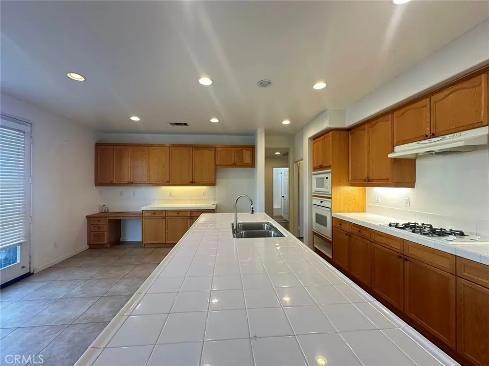6429 Amber Sky Way Eastvale, CA 92880