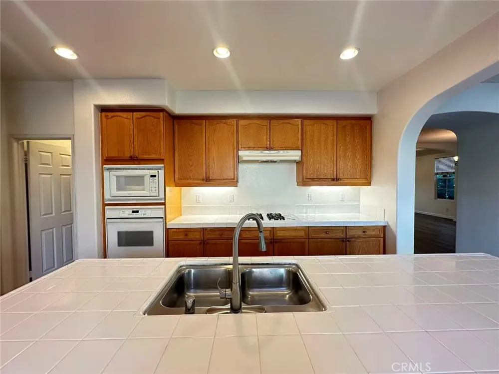 6429 Amber Sky Way Eastvale, CA 92880
