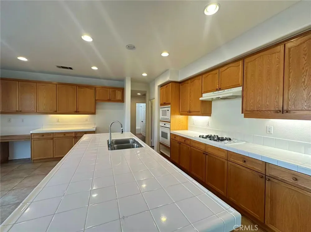6429 Amber Sky Way Eastvale, CA 92880