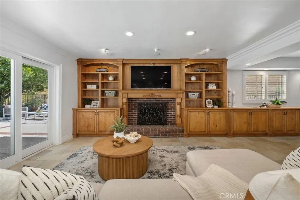 5780 E River Valley Trail Anaheim Hills, CA 92807
