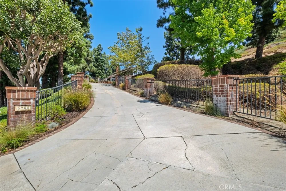 5780 E River Valley Trail Anaheim Hills, CA 92807
