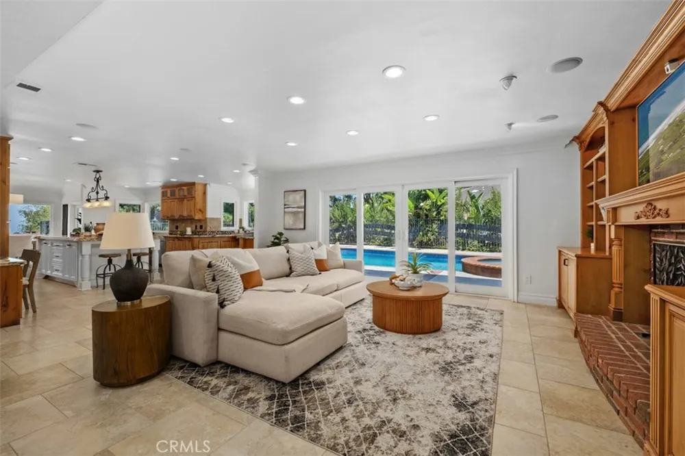 5780 E River Valley Trail Anaheim Hills, CA 92807