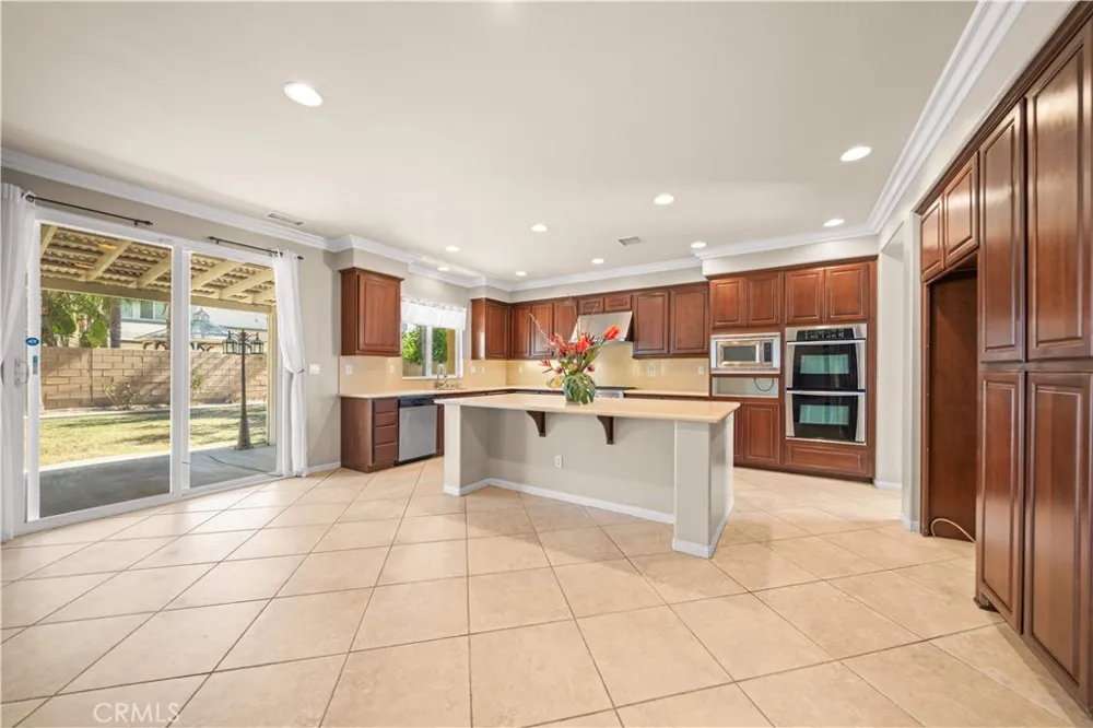 14075 Silent Stream Ct Eastvale, CA 92880