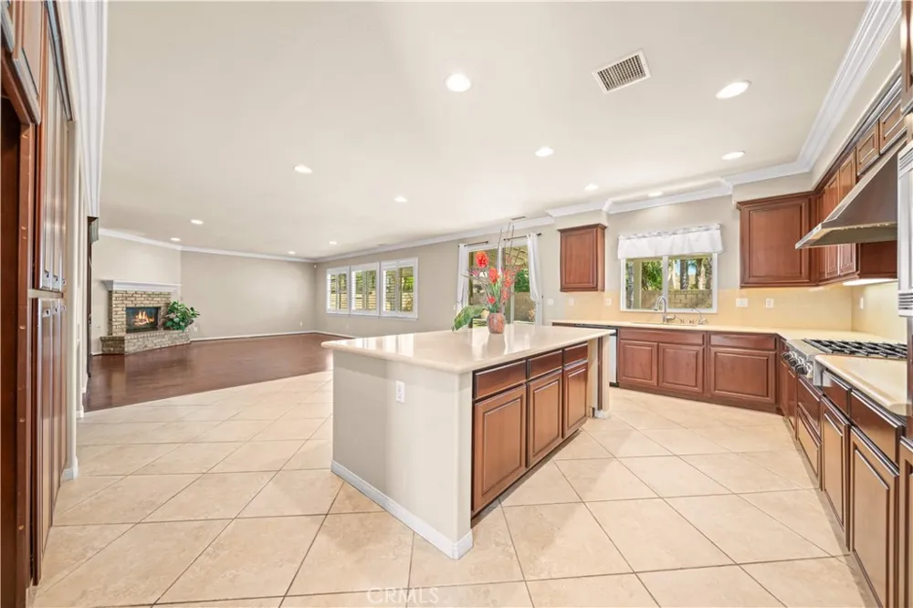 14075 Silent Stream Ct Eastvale, CA 92880