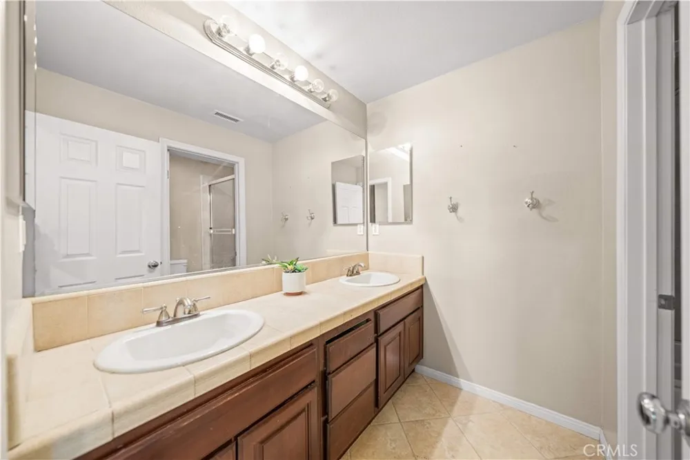 14075 Silent Stream Ct Eastvale, CA 92880