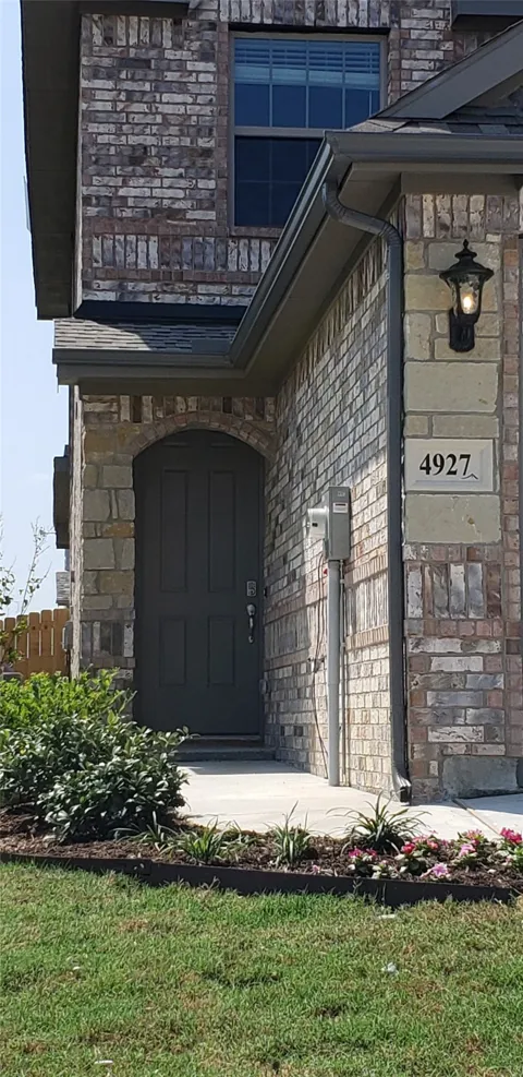 4925 Sanger Circle Drive