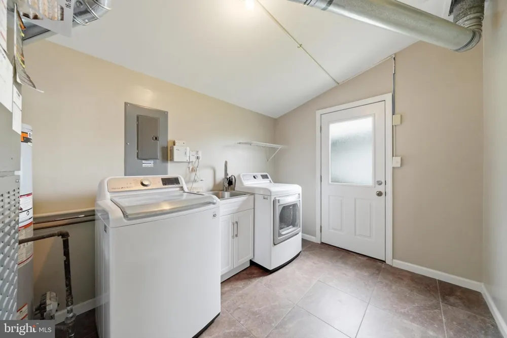 12410 ROCKLEDGE DRIVE Bowie, MD 20715
