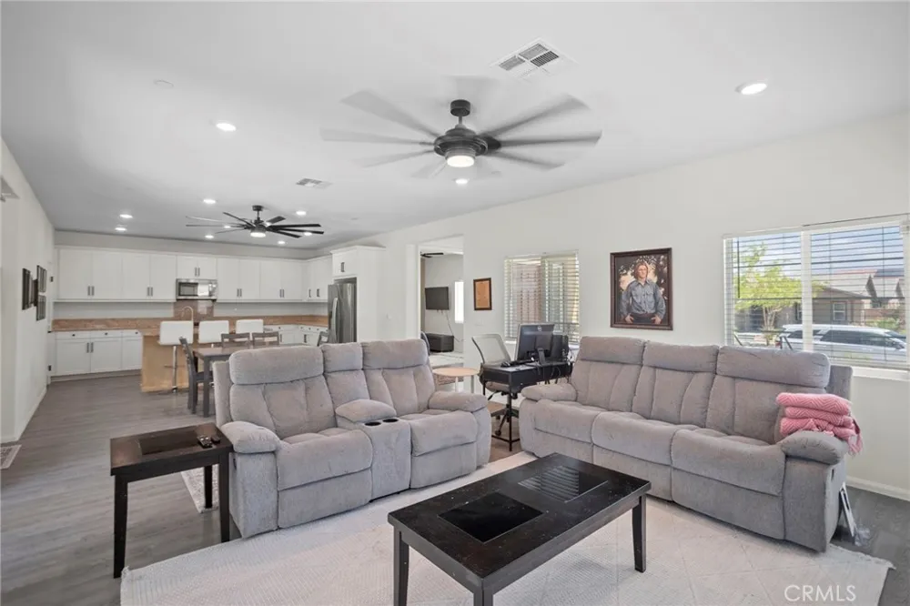 67498 Rio Largo Cathedral City, CA 92234