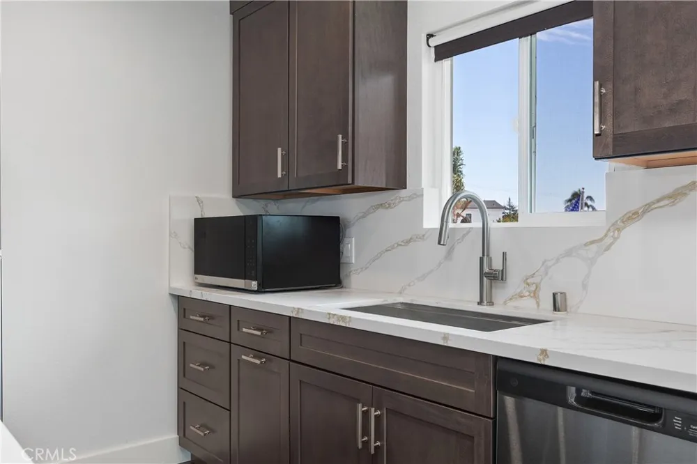423 Westminster Avenue #B Newport Beach, CA 92663