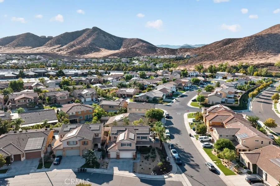 36271 Waxen Lake Elsinore, CA 92532