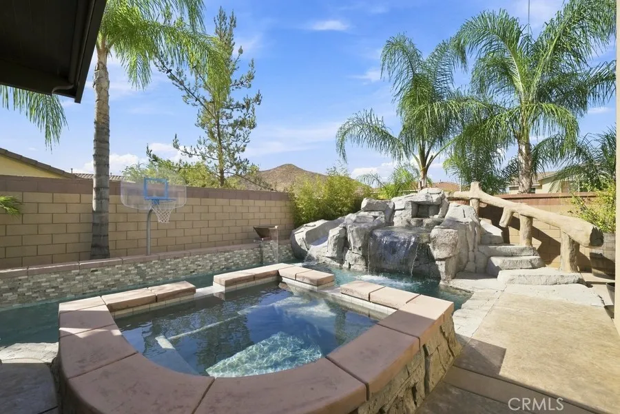 36271 Waxen Lake Elsinore, CA 92532