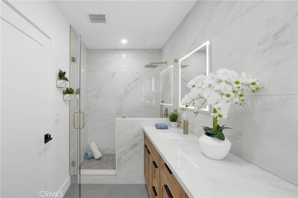 40 Claremont Long Beach, CA 90803