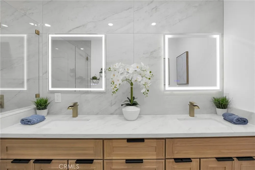 40 Claremont Long Beach, CA 90803