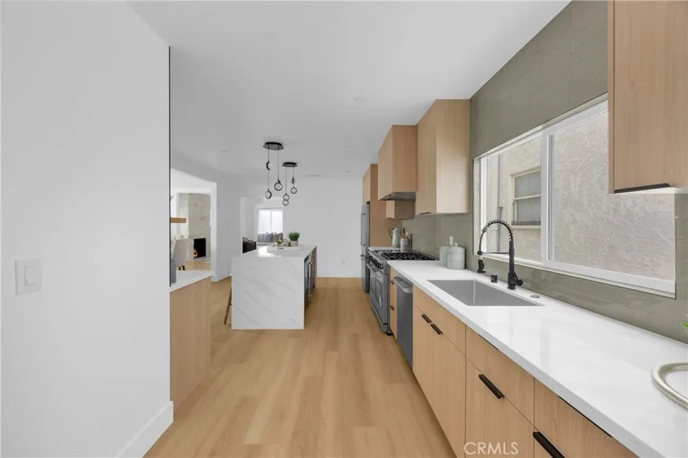 40 Claremont Long Beach, CA 90803