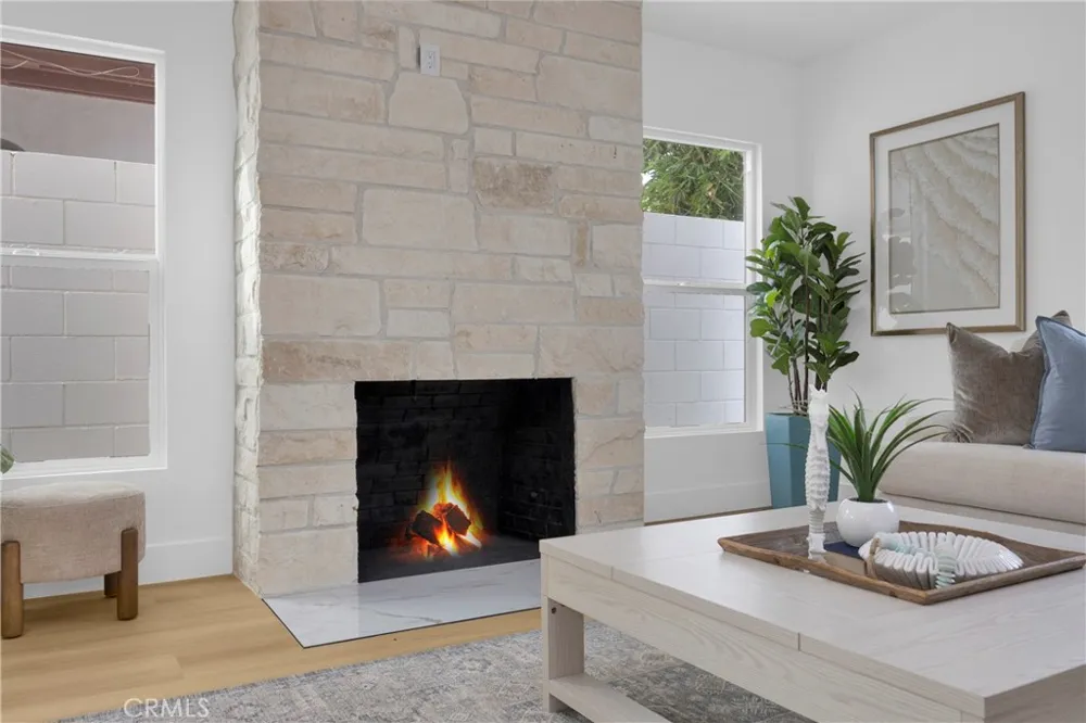 40 Claremont Long Beach, CA 90803