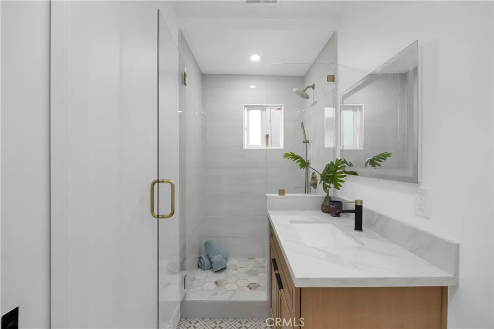 40 Claremont Long Beach, CA 90803