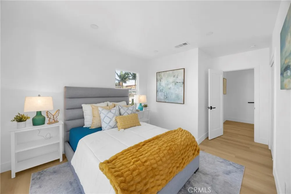 40 Claremont Long Beach, CA 90803