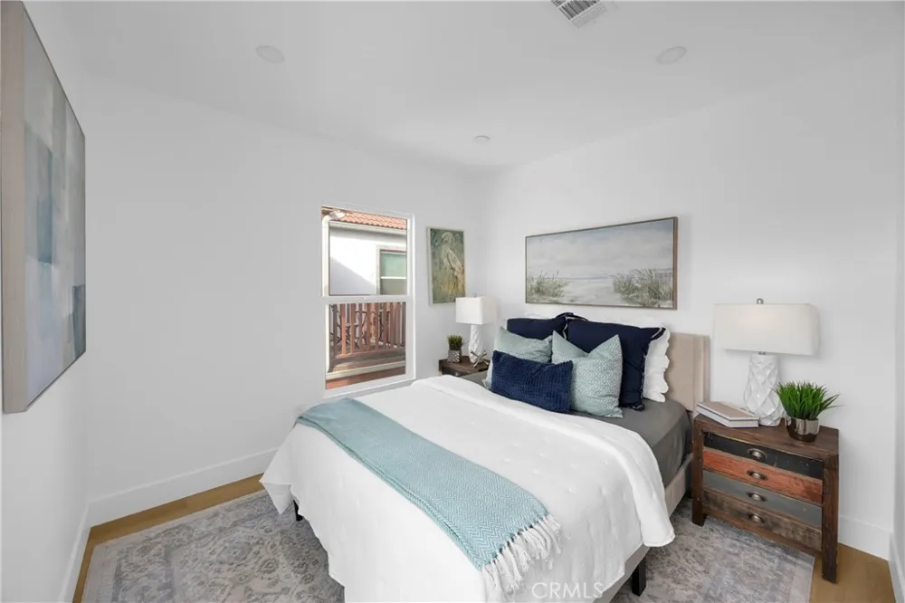 40 Claremont Long Beach, CA 90803