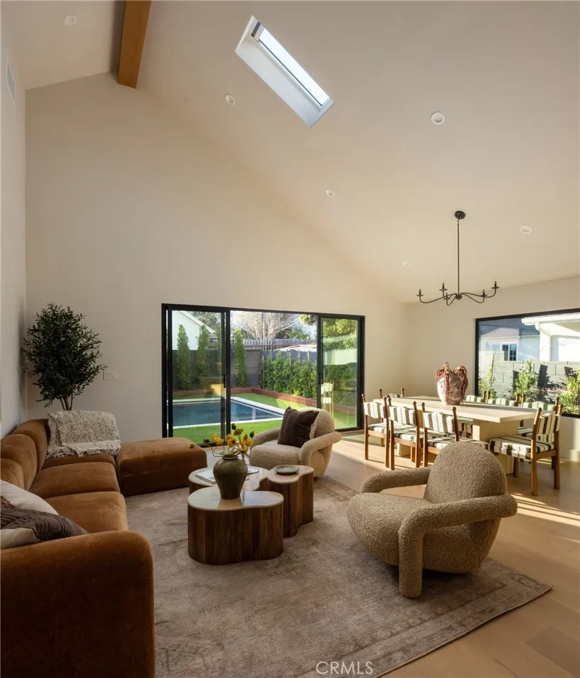 321 Lucerne Los Angeles, CA 90004
