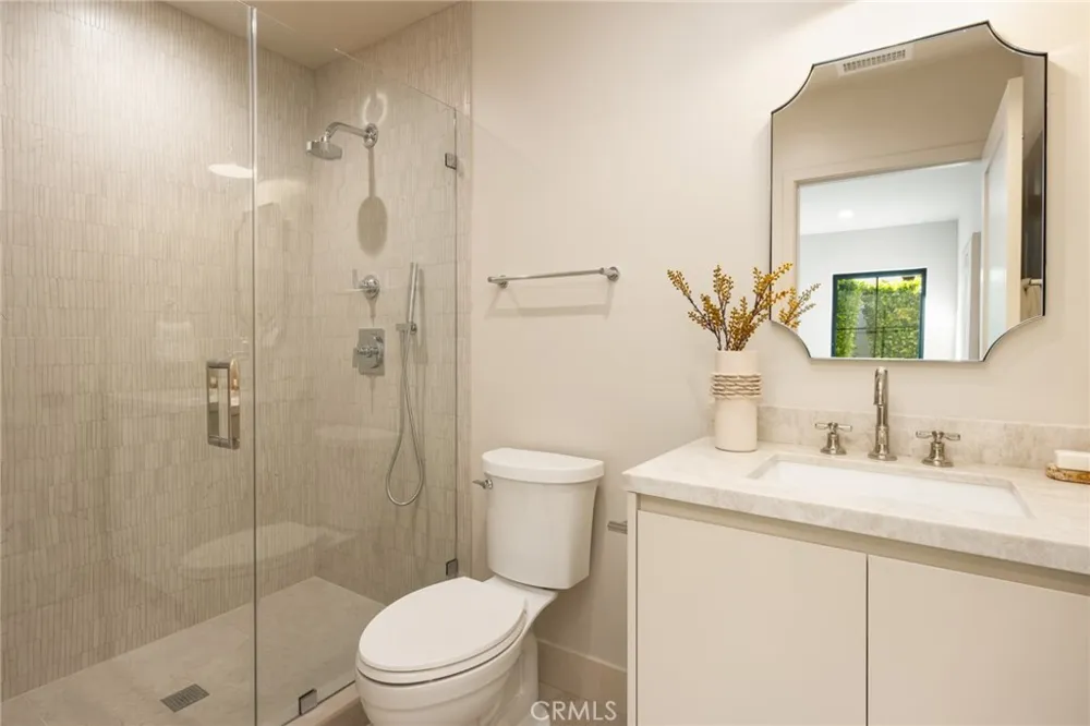 321 Lucerne Los Angeles, CA 90004