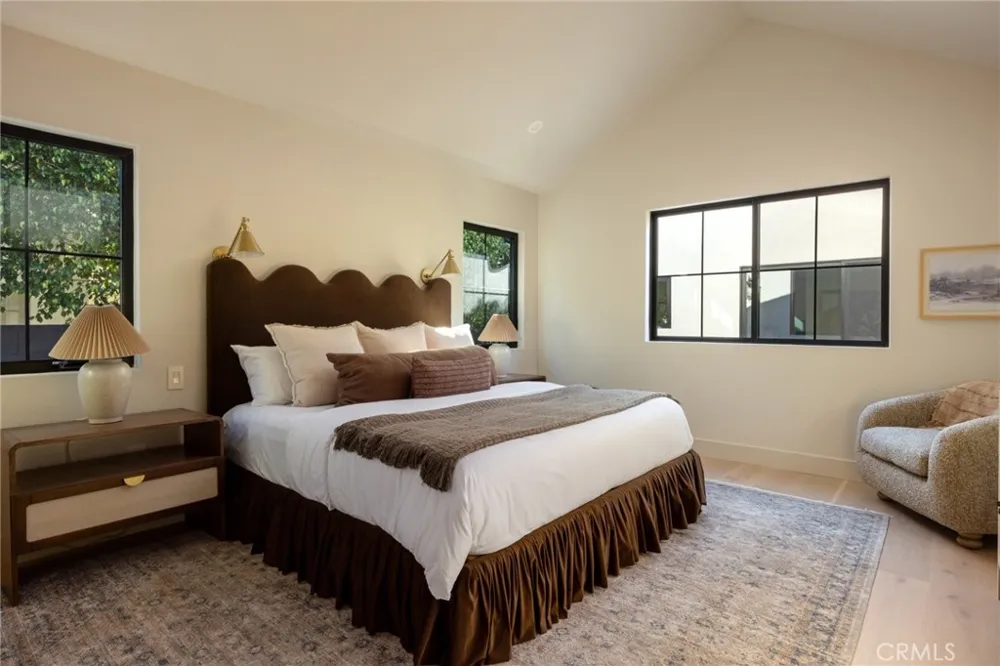 321 Lucerne Los Angeles, CA 90004