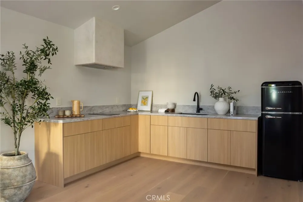 321 Lucerne Los Angeles, CA 90004