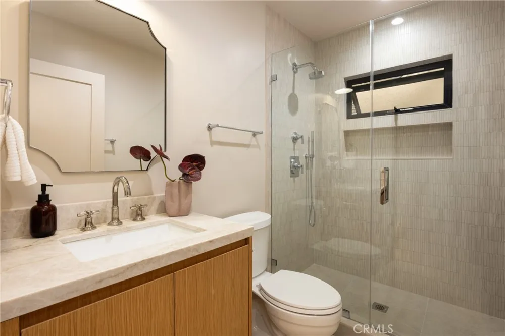 321 Lucerne Los Angeles, CA 90004