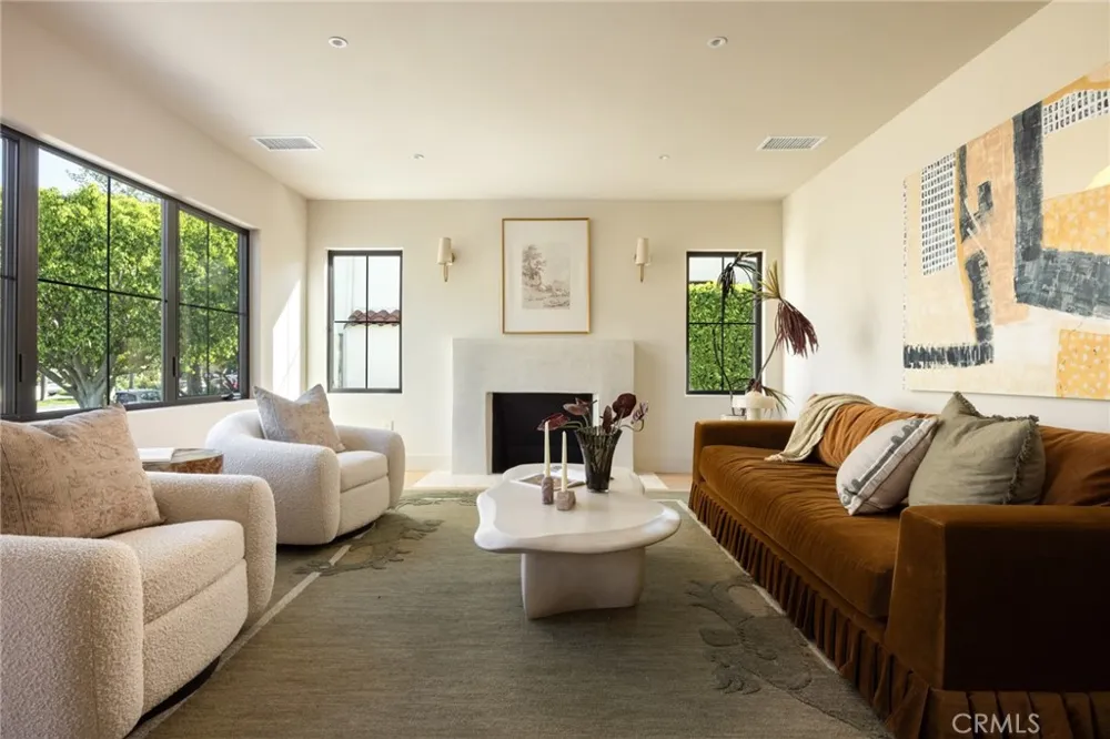 321 Lucerne Los Angeles, CA 90004