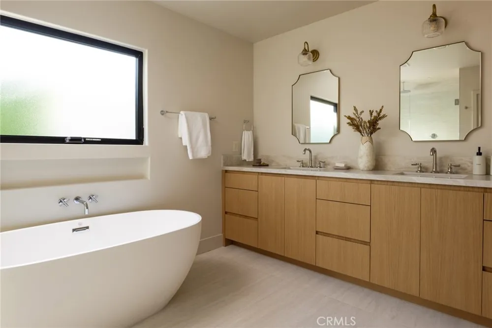 321 Lucerne Los Angeles, CA 90004