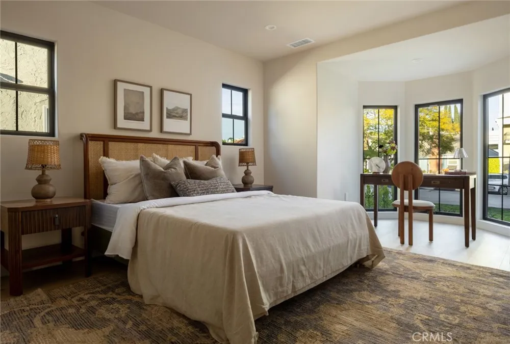 321 Lucerne Los Angeles, CA 90004