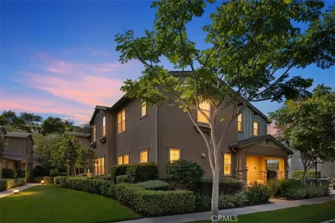 33 Lomada Street