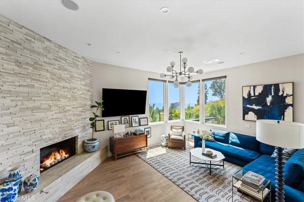 845 Summit Drive Laguna Beach, CA 92651