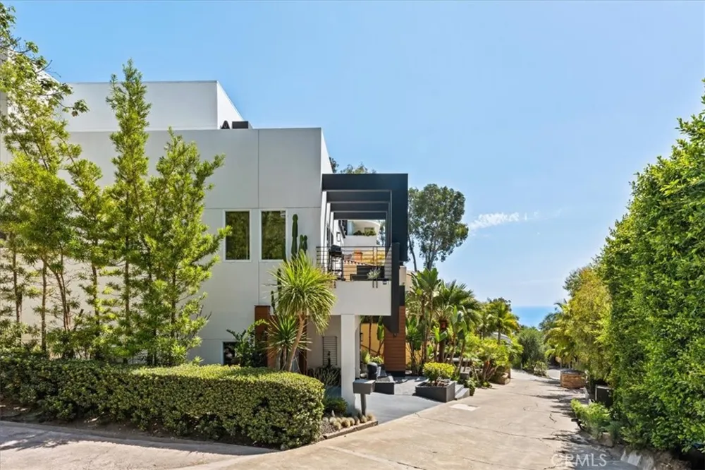 845 Summit Drive Laguna Beach, CA 92651