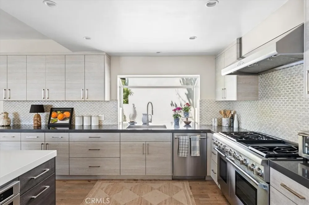 845 Summit Drive Laguna Beach, CA 92651